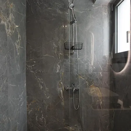 Phos Maisonettes * نِكيانا