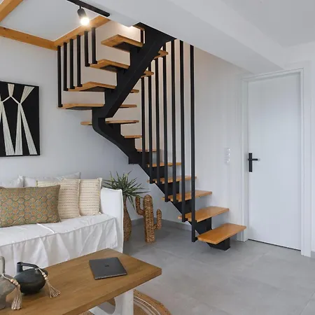 Phos Maisonettes شقة *