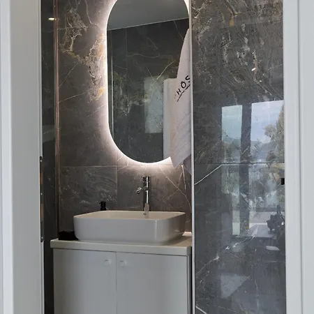 Phos Maisonettes نِكيانا