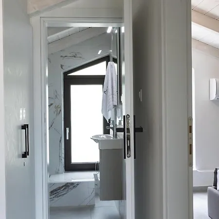 Phos Maisonettes Nikiana